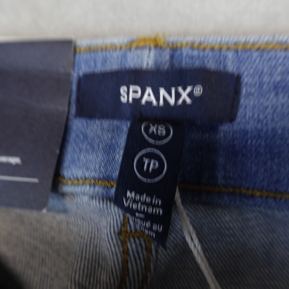 NWT SPANX Kick Flare Jeans Stonewashed Blue High Rise Stretch Denim Size XS - Picture 3 of 11